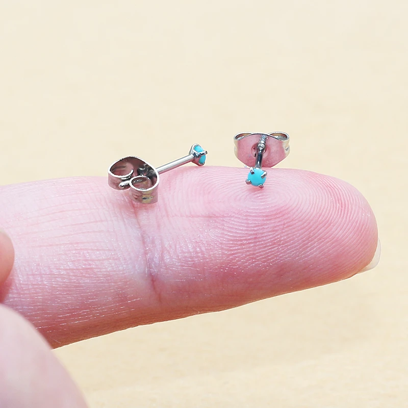 2-3mm Mini II Grüner Stein Edelstahl Ohrstecker Viraler Ästhetischer Schmuck Grenzüberschreitender Bestseller – Detail 3
