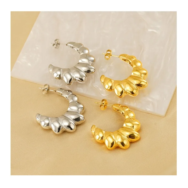 

Stainless Steel Fashion Retro Earrings Women's Versatile Electroplating Gold Internet Celebrity Trend Earrings