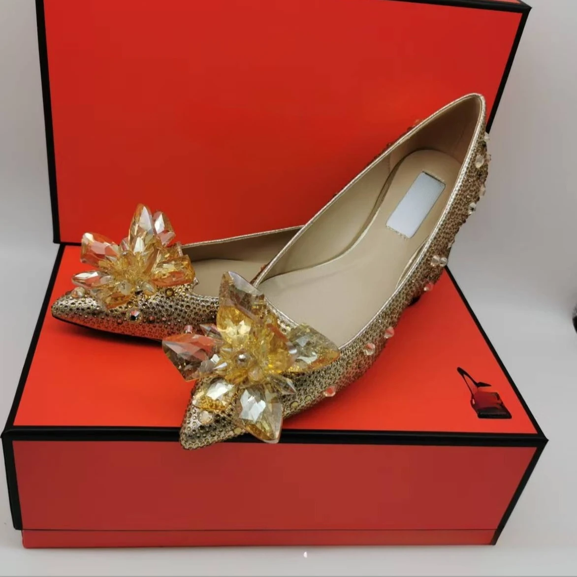 

2026Autumn New Pointed Crystal Shallow Mouth Shoes Sexy Women's Single Shoes Flat Heel Water Diamond Flower Wedding Bridal Shoes