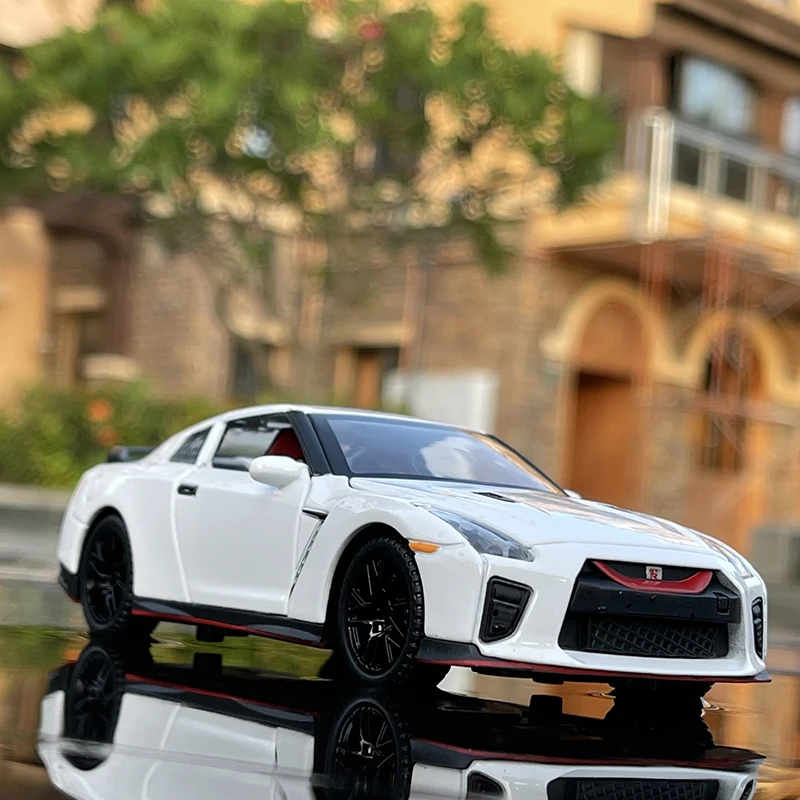 1:32 Nissan GTR Hợp Kim Cảnh Sát Thể Thao Mô Hình Xe Diecast Mô Phỏng Kim Loại Đồ Chơi Mô Hình Xe Hơi Âm Thanh Và Ánh Sáng Tập Hợp Trẻ Em Quà Tặng