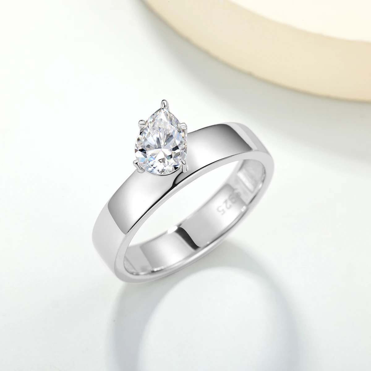 

S925 sterling silver plated with 18K white gold pear-shaped moissanite diamond minimalist style ring 7*5mm/0.8ct for wedding