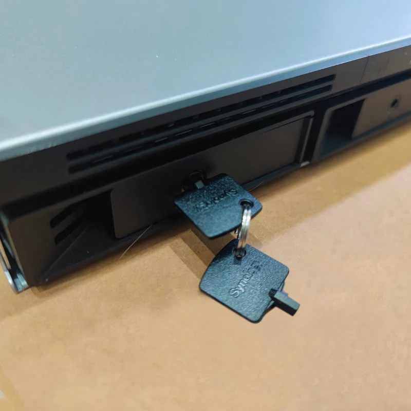 Clé de baie de disque dur Etc. (1 pièce) ? Clé de baie de disque dur Synology NAS pour DS923+, 920+, DS1621+, DS1821+ Clé de baie de disque dur Etc. (1 pièce) ? Clé de baie de disque dur Synology NAS pour DS923+, 920+, DS1621+, DS1821+