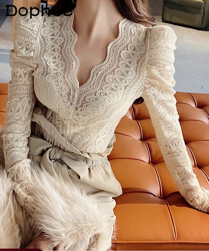 2025 New Sexy Slim-fitting Wavy V-neck Bottoming Shirt Autumn and Winter Women's Romantic Lace Inside Long-sleeved Top Apricot