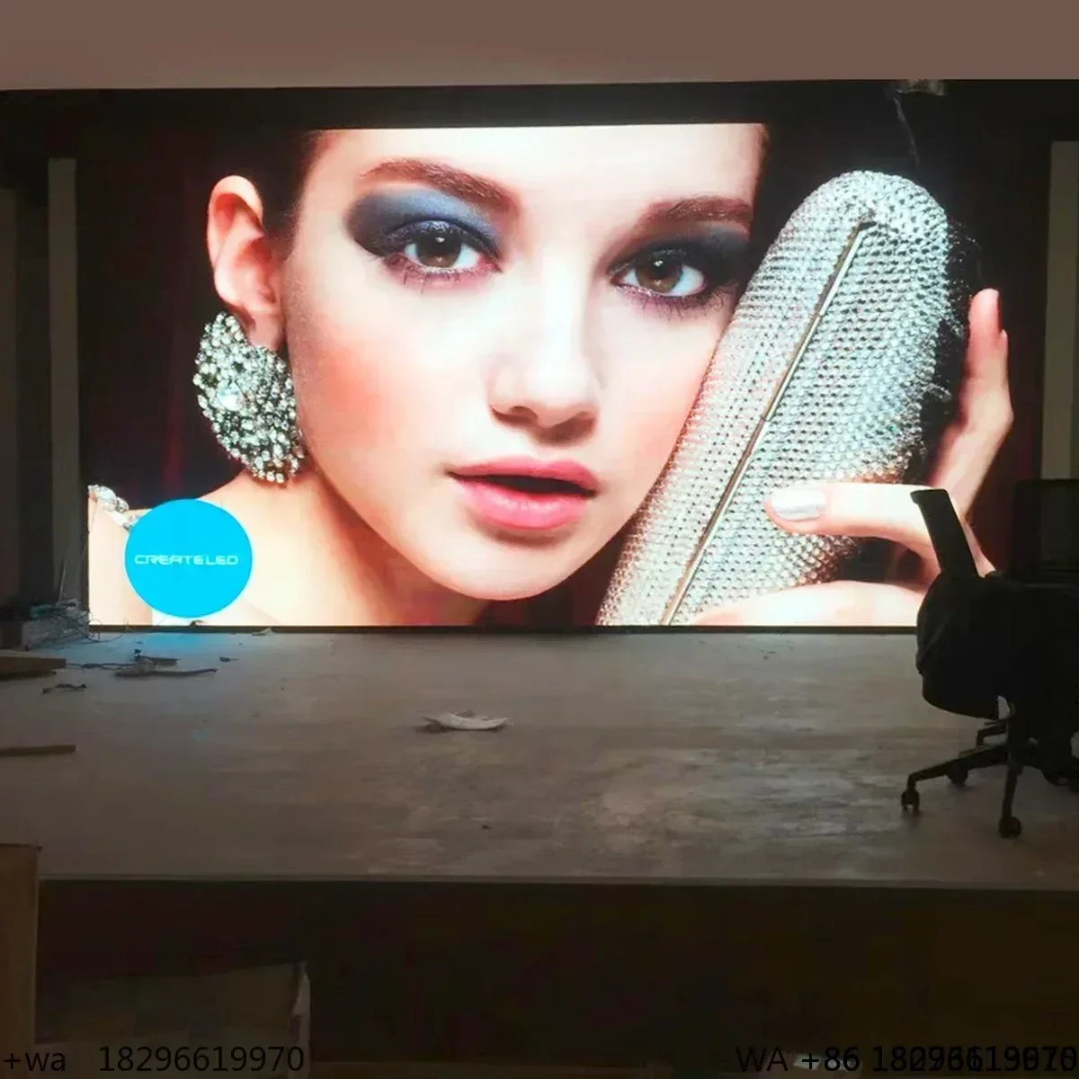 

Indoor Full Color LED Large Screen Advertising & Service Display