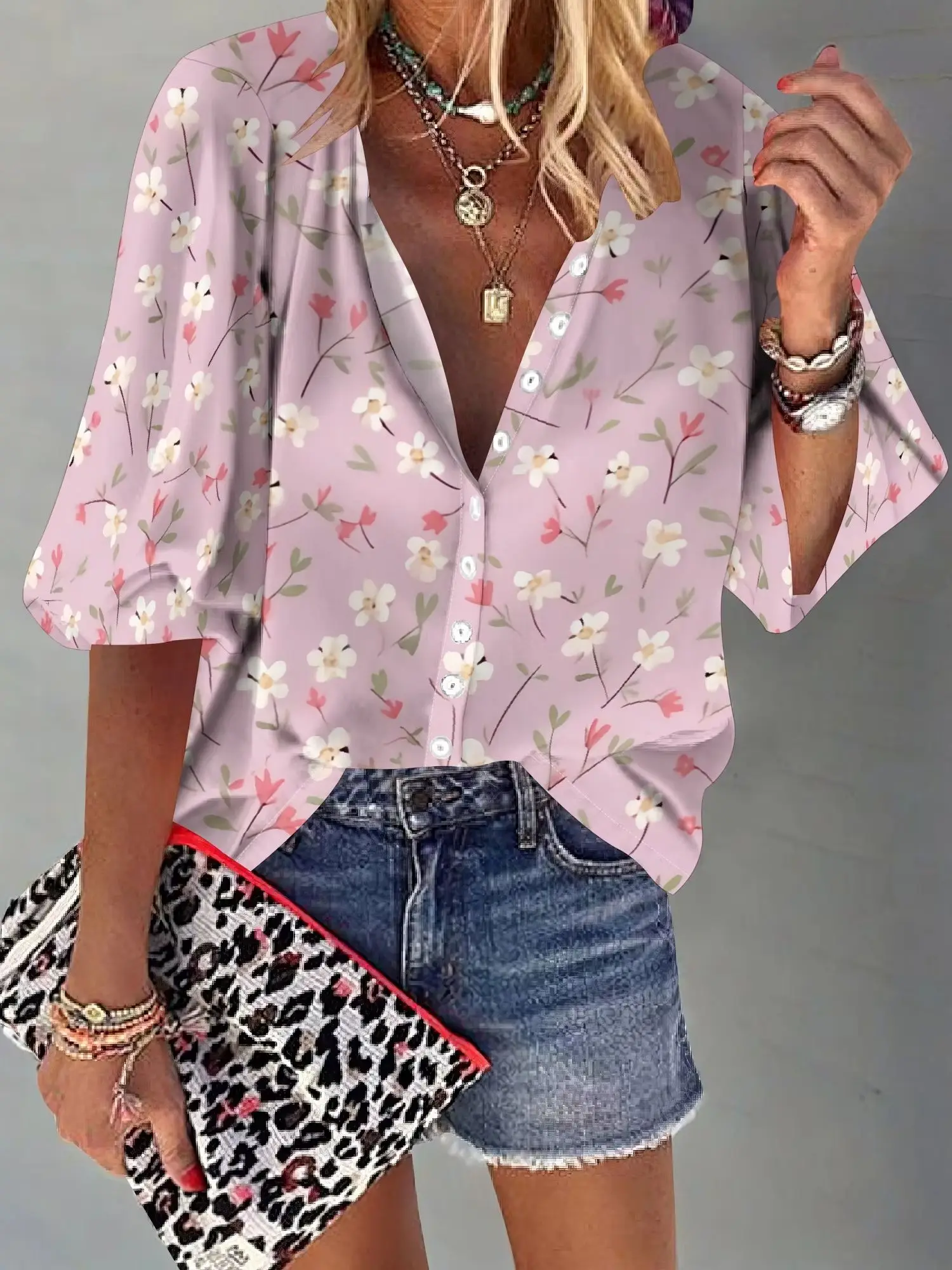 Рисунок 3 - Женские рубашки на пуговицах с