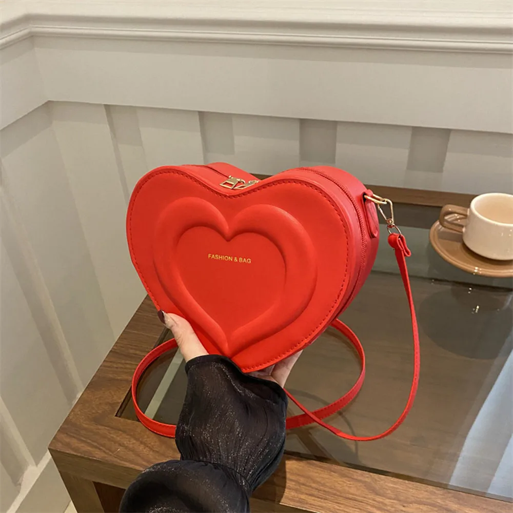 

New Fashion Heart Shape Solid Color Crossbody Bag Retro Style Small Square Bag Spring Summer Women Underarm Bag Shoulder Handbag
