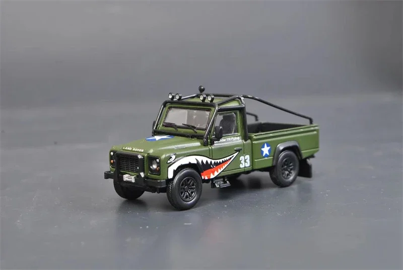 Master 1:64  Defender PickUp Truck Shark  Diecast Model Car