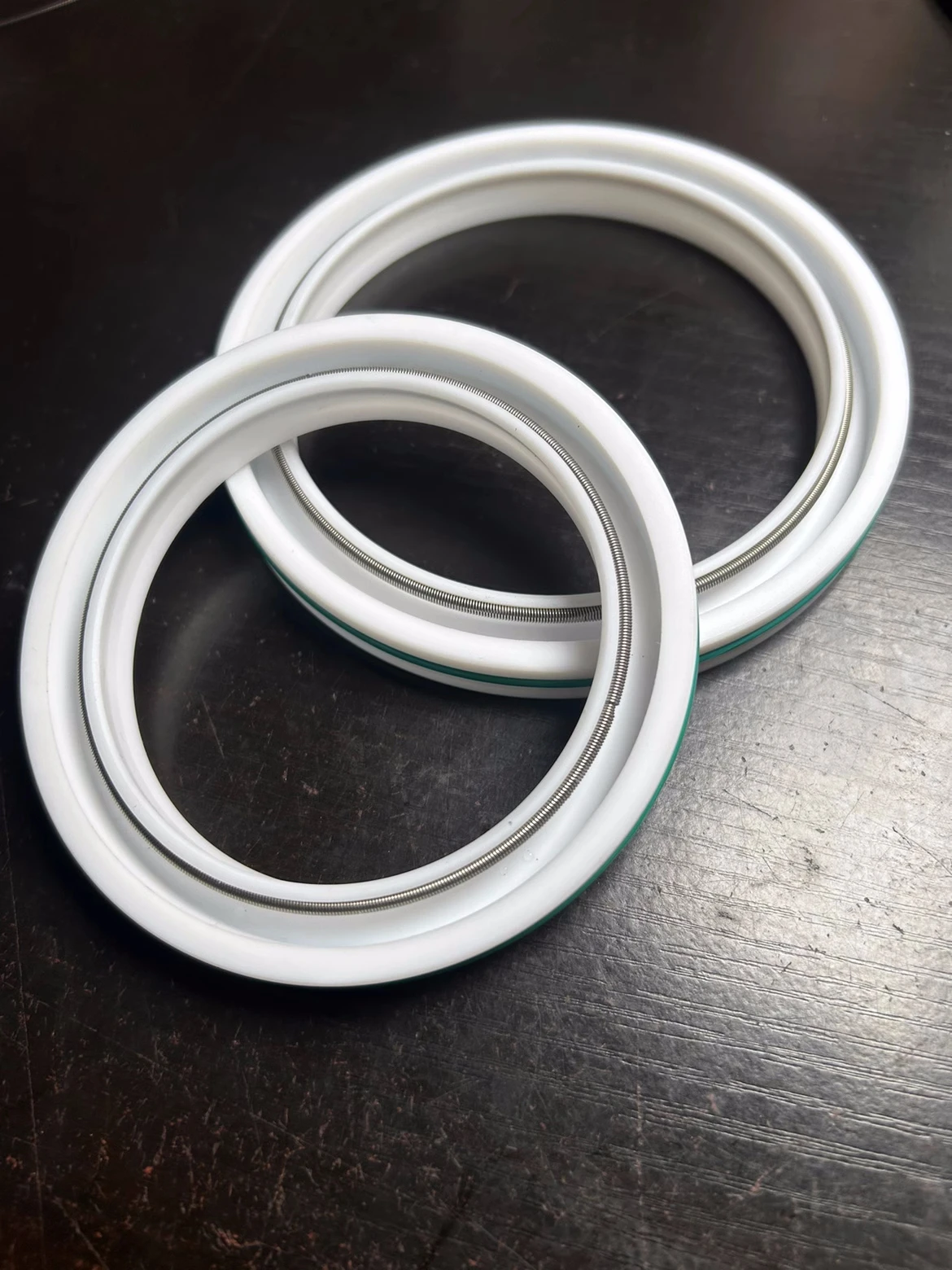 PTFE framework oil seal ptfe rotating oil seal corrosion-resistant and environmentally friendly chemical seal ring