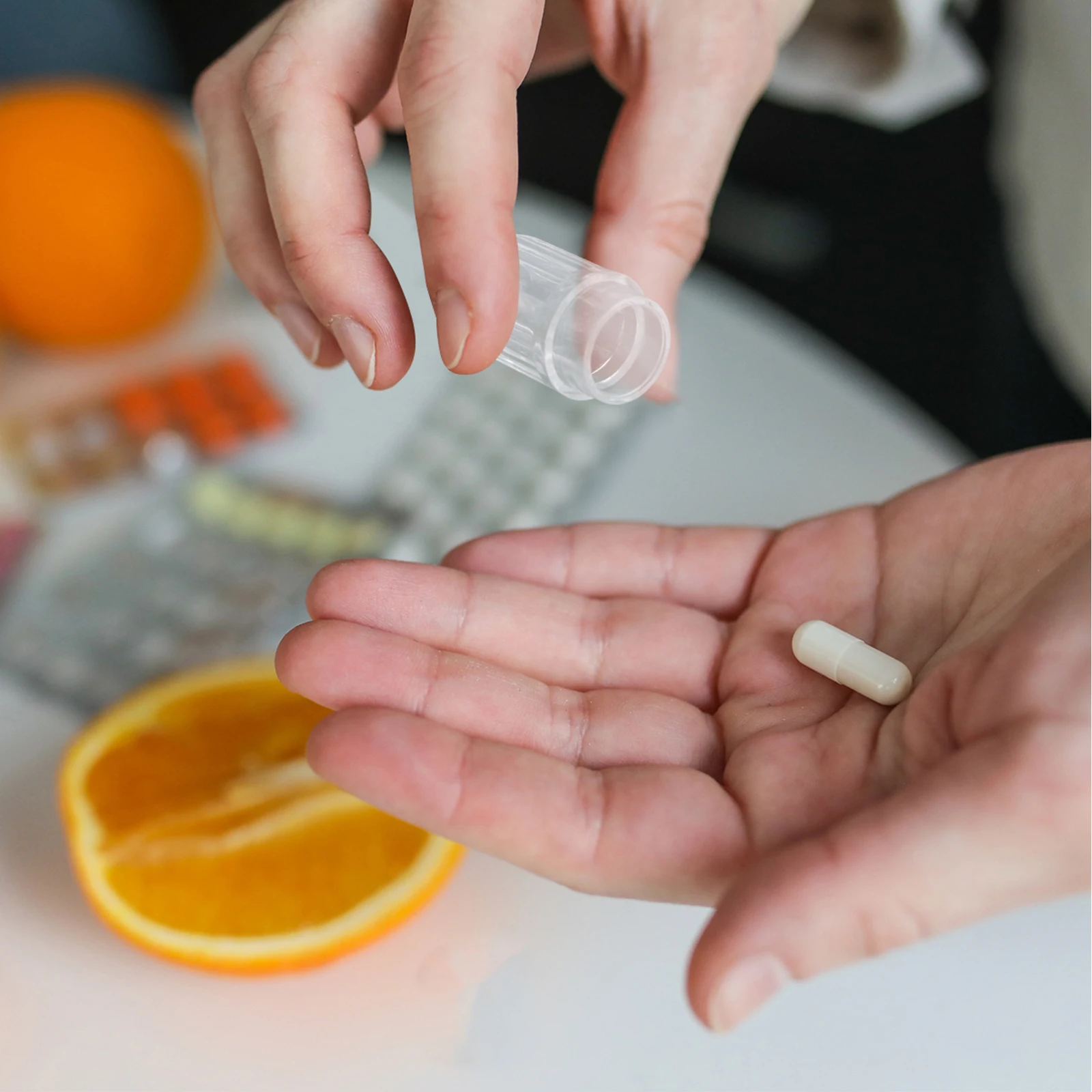 

20Pcs Pill Container Bottles Clear Plastic Mini Travel Vials Portable Medicine Holder Empty Plastic Medicine Bottles