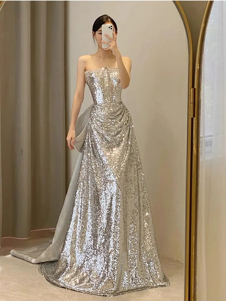 Silver Simple Bridesmaid Dresses Strapless Bow Trailing Sleeveless Shiny Sequins Long Wedding Beach Party Bride Prom Gowns 2023