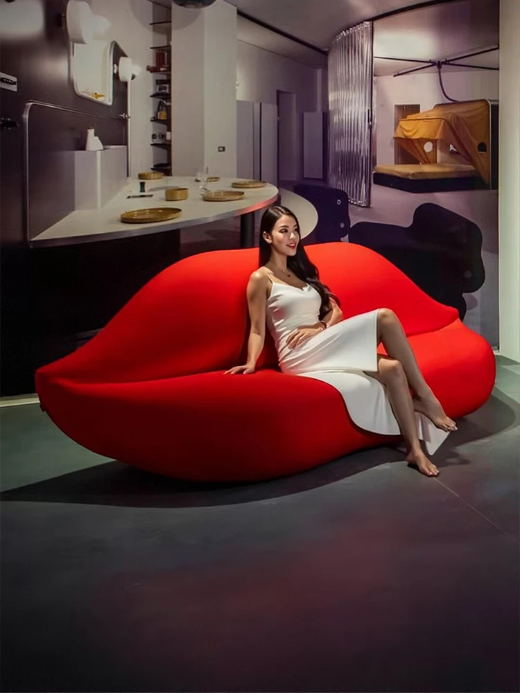 Personalized and Creative Alien Clothing Store Rest Area Reception Beauty Salon Red Lip Fashion Style Sofa