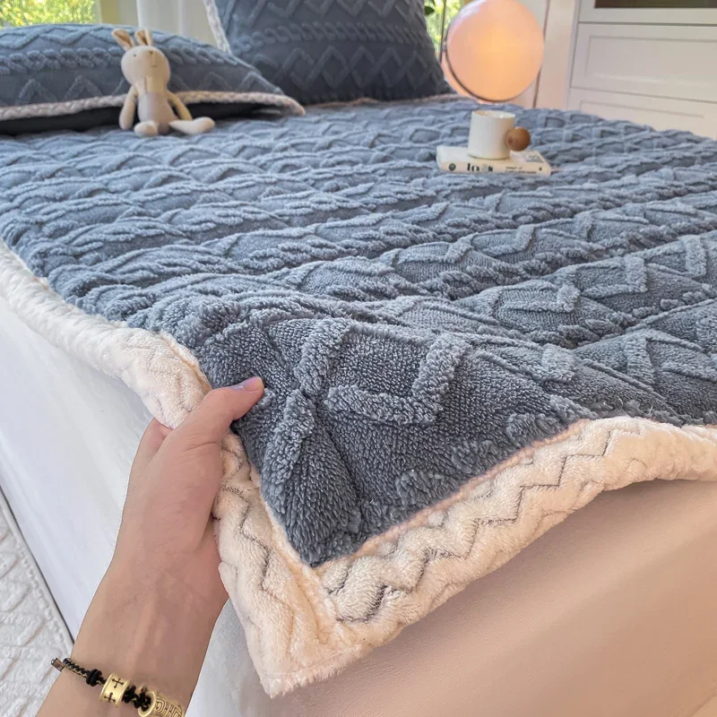 Autumn Winter Extra Soft Carving Milk Fleece Mattress Toppers Thicken Warm Fluffy Mattress Pad Attractive Cozy Durable Bed Mat