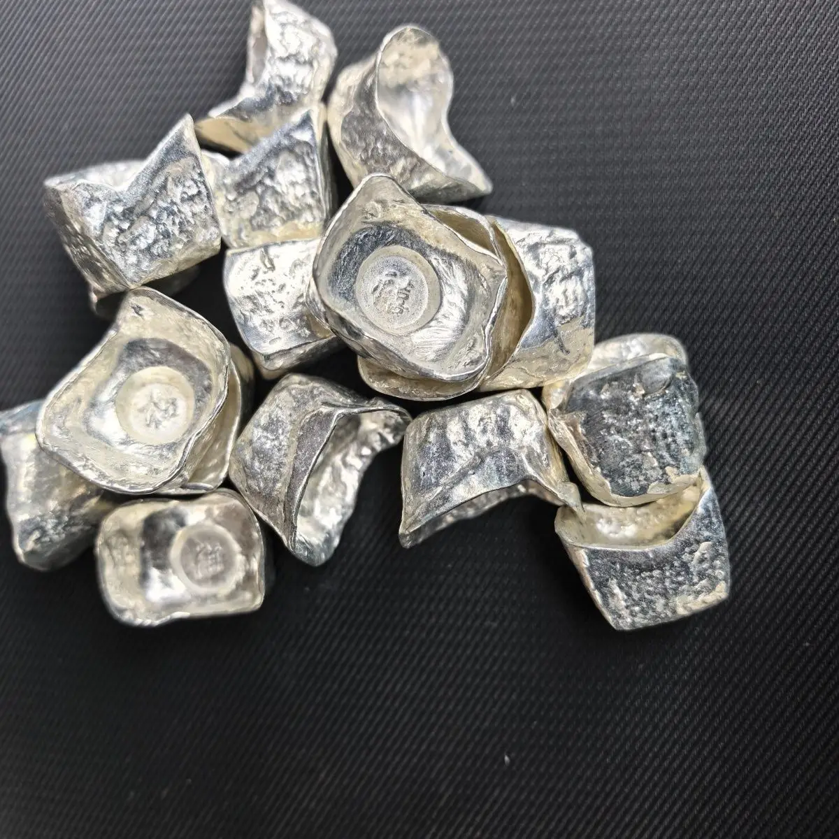 Antique cornucopia, broken silver, antique silver ingot, original silver, durable and does not change color, Random 1PCS.