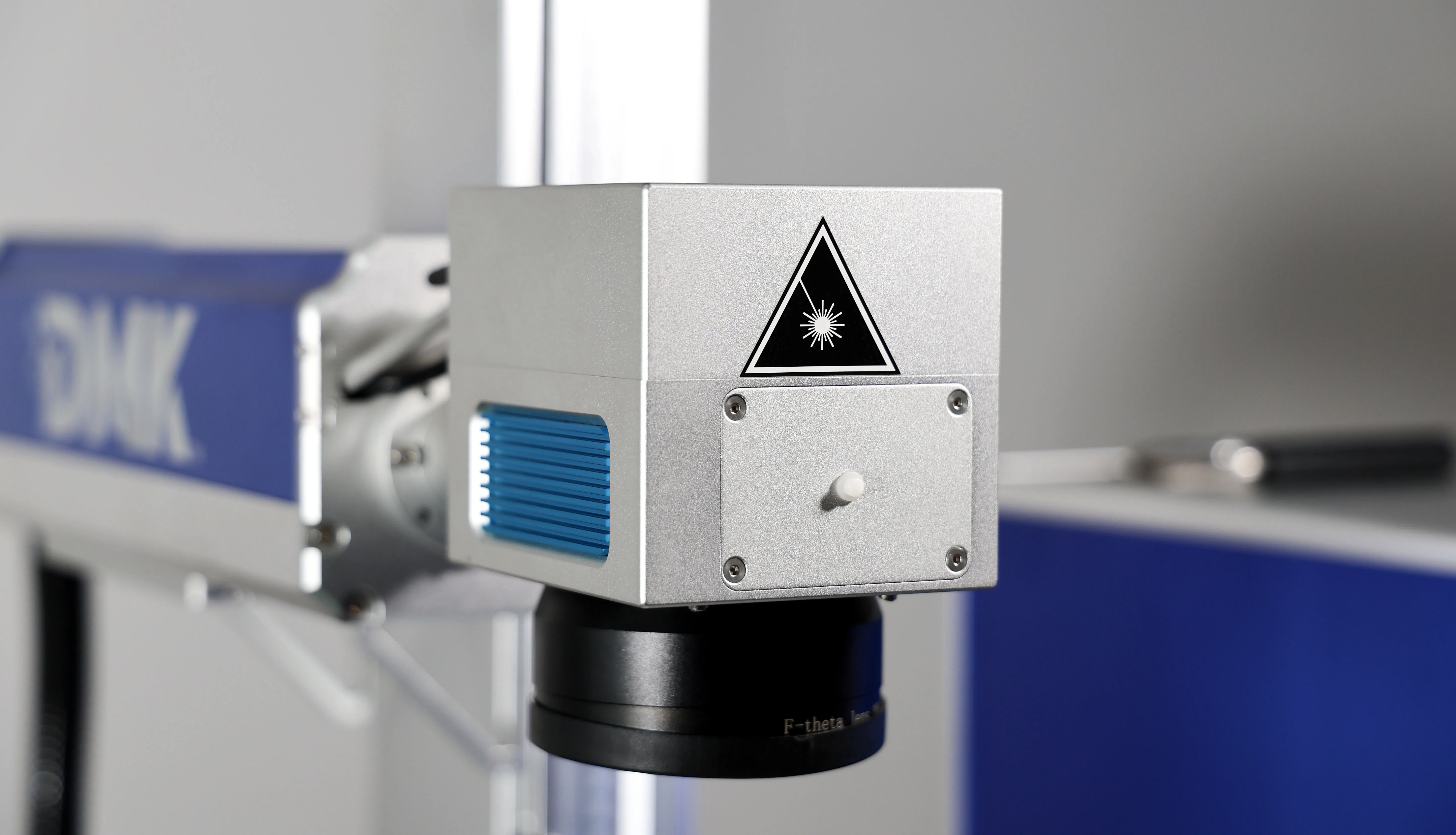 DMK High Quality 20W 30W 50W 100W Fiber Laser Marking Machine With Raycus Laser Source