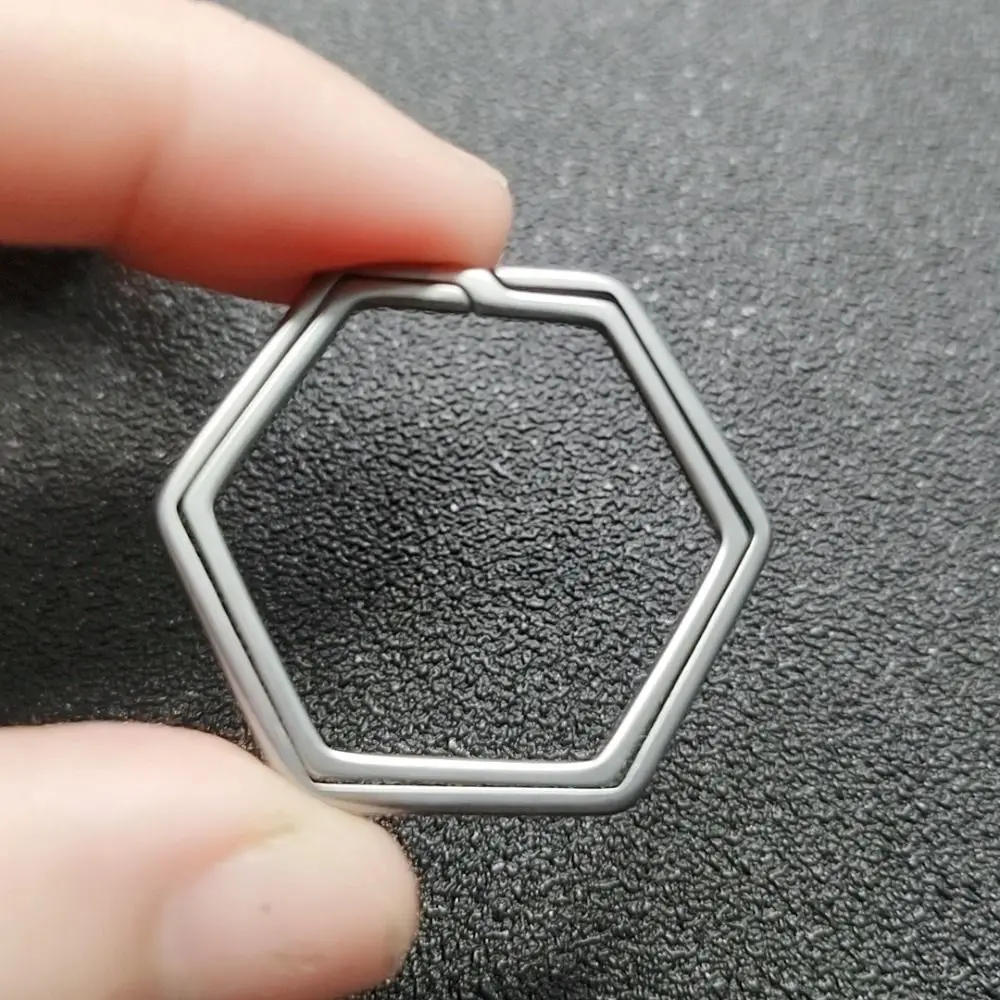 

Creative 23/29/34mm Titanium Alloy Key Ring Super Lightweight Quickdraw Hanging Buckle Man Car Keychain Outdoor Tools