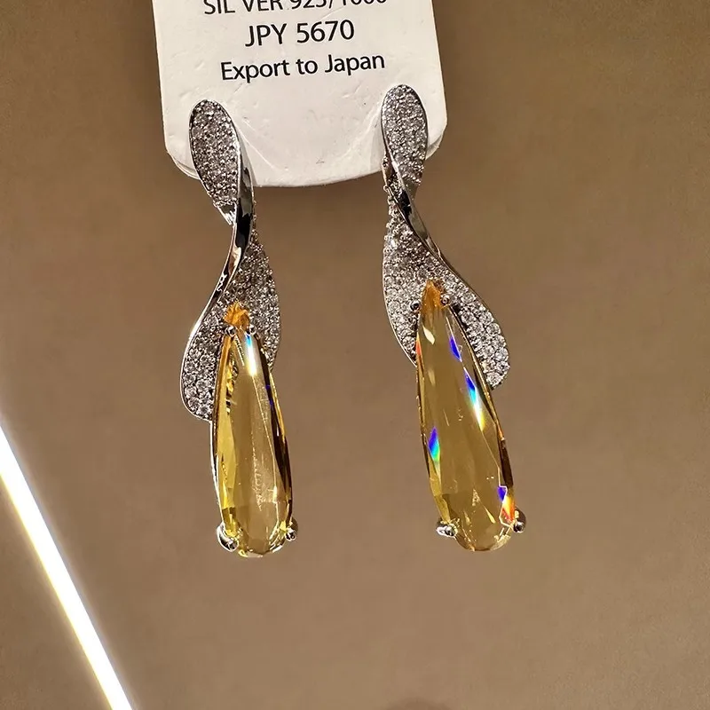 

Zircon Leaf Light Luxury Temperament Fashion Earrings