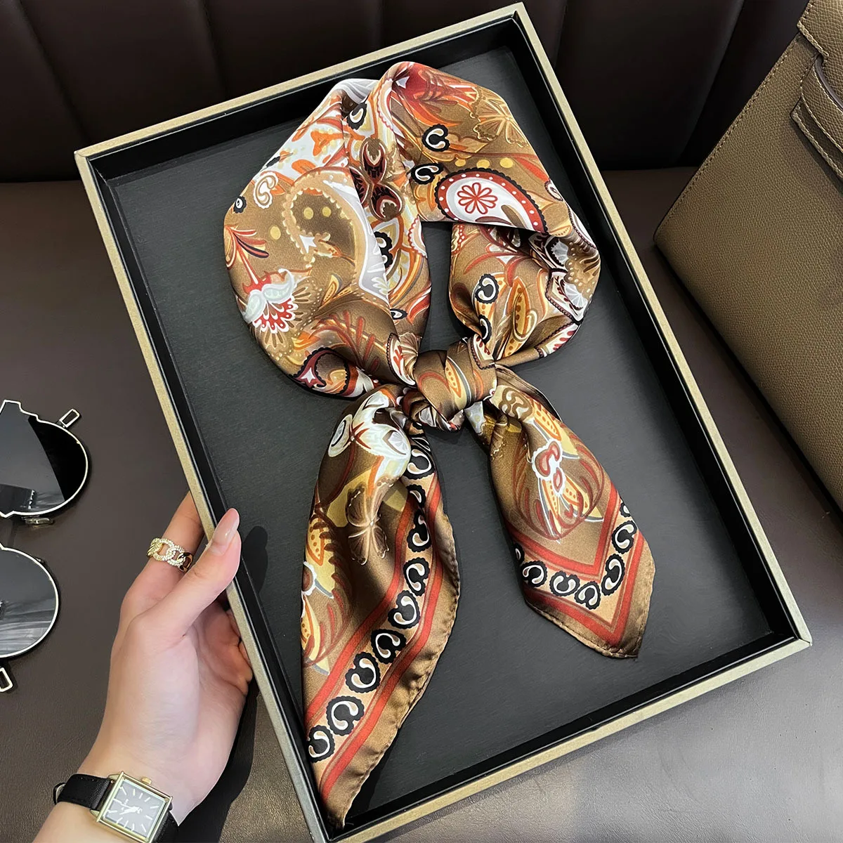 

Luxury Paisley Printed Bandana Scarf Lightweight Soft Satin Stylish Versatile Neck Scarf For Women Hairbands Headscarf