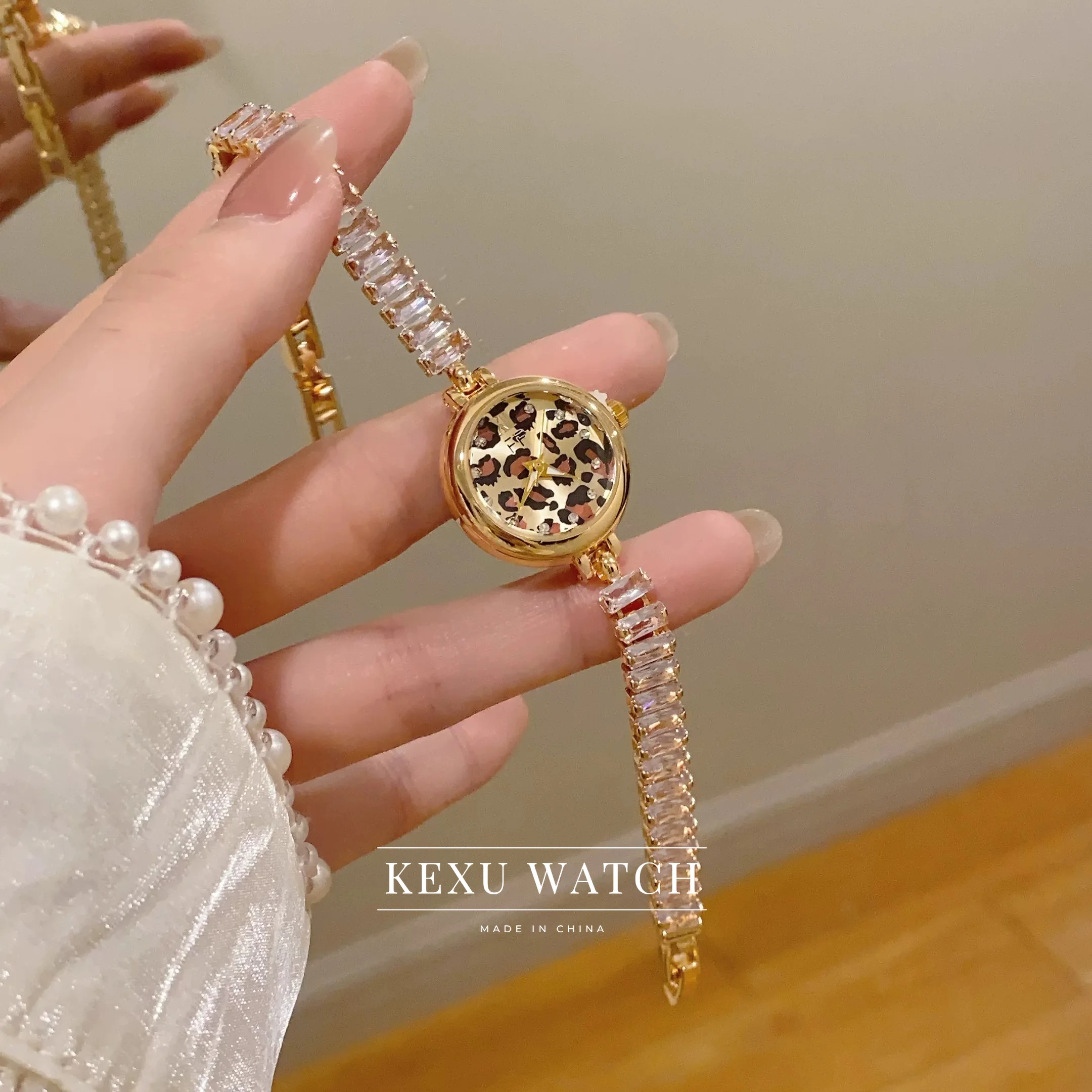 Vintage-Inspired Leopard Diamond Chain Watch for Women: Luxury Elegant Bracelet Quartz Wristwatch