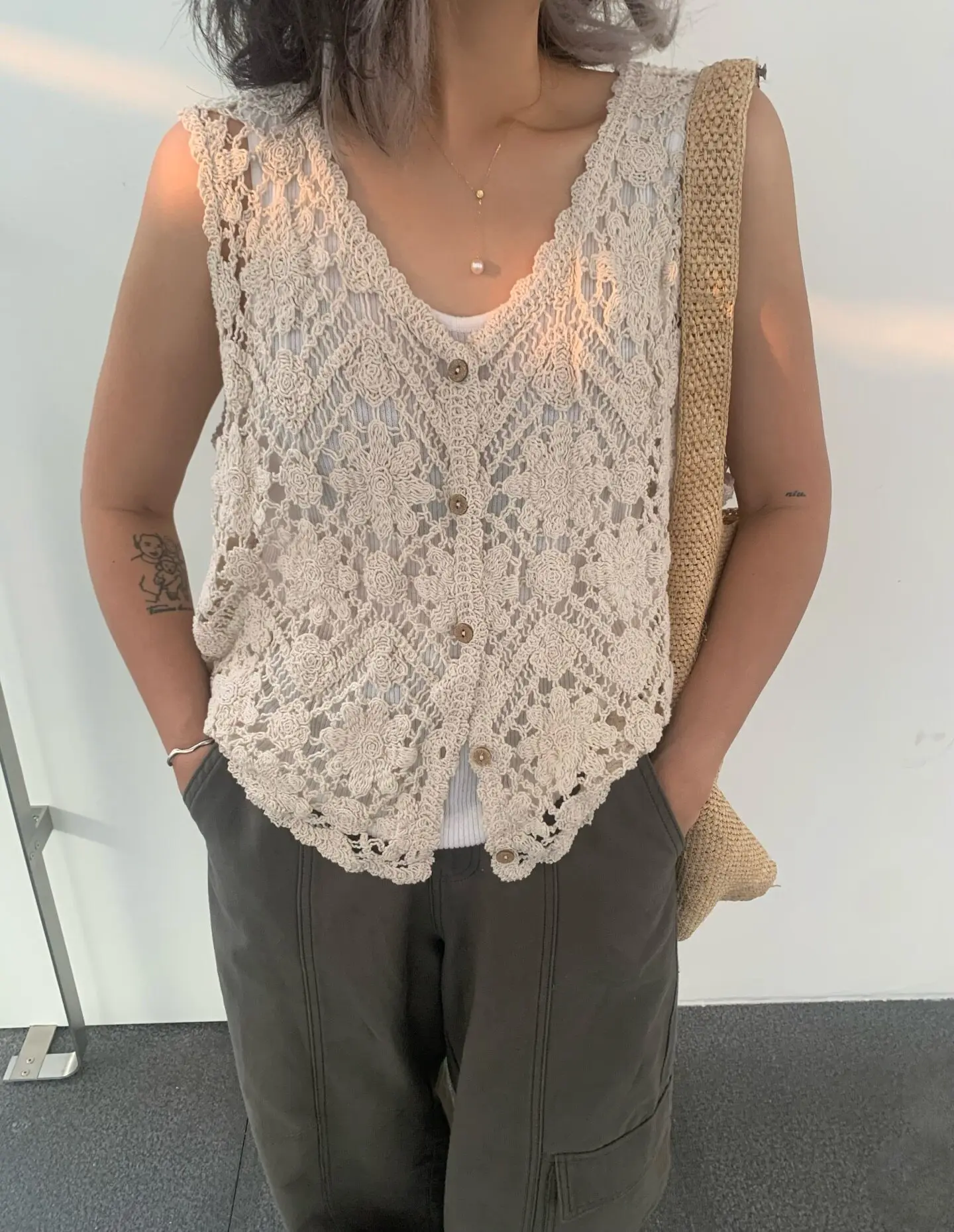 Embroidered Floral Crochet Vest for Women Hollow-out Open Knit Sleeveless Cardigan Boho Summer Festival Outfit