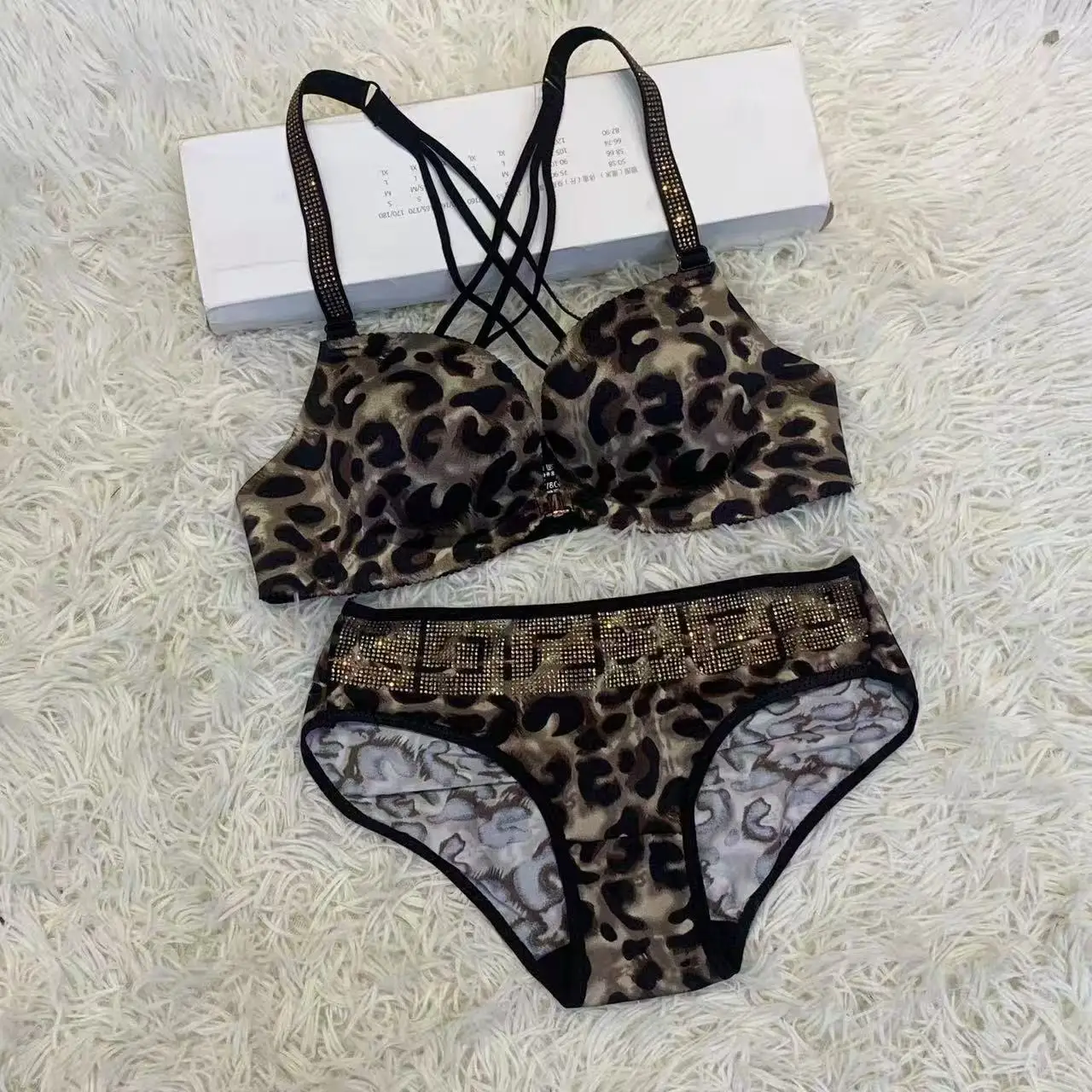 

Новый сексуальный комплект с бюстгальтером пуш-ап со стразами и леопардовым принтом спереди без стального кольца, красивый бюстгальтер с поддержкой спины, комплект нижнего белья