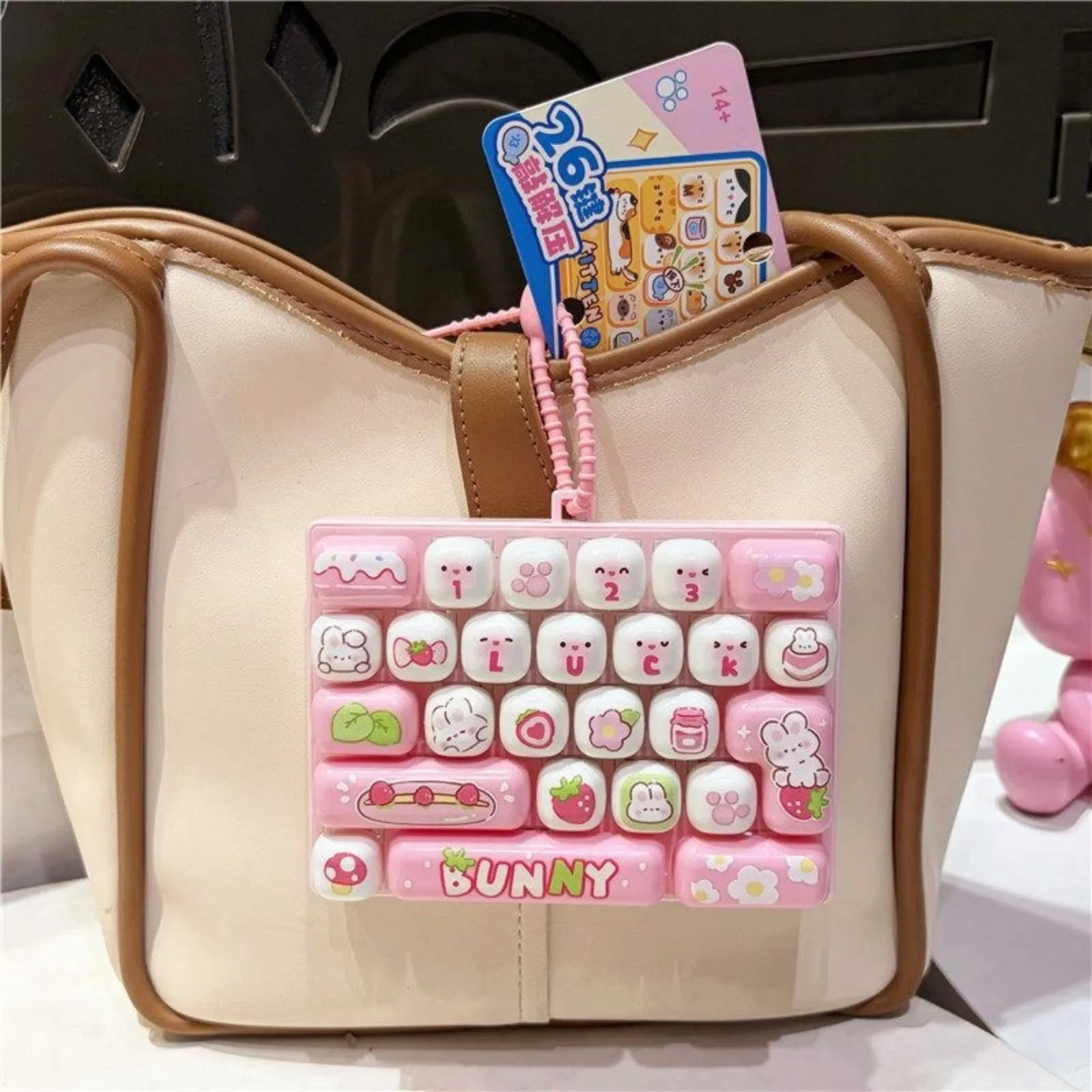 26-Key Mechanical Keyboard Fidgets Toy Portable & Stylish Keychain Stress Relief Toy Cartoon Design Present For Friends Family ﻿