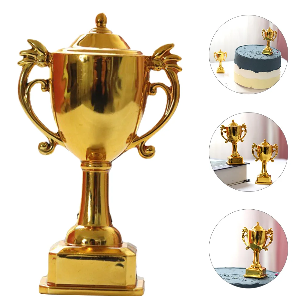 Décorations de gâteau de football pour enfants, modèle de trophée en plastique, fournitures de jouets de fête miniatures, 8 pièces