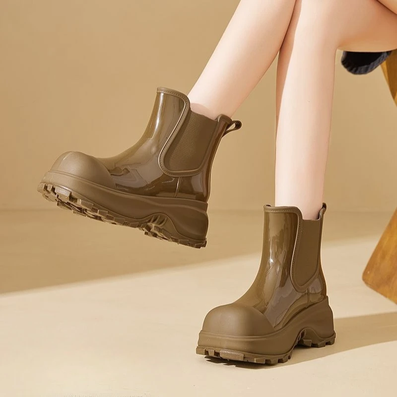 أحذية المطر القصيرة النسائية وصلت حديثًا مقاومة للماء ومضادة للانزلاق ونعل سميك لزيادة الطول على الطراز الكوري أحذية مطاطية للبالغين #1