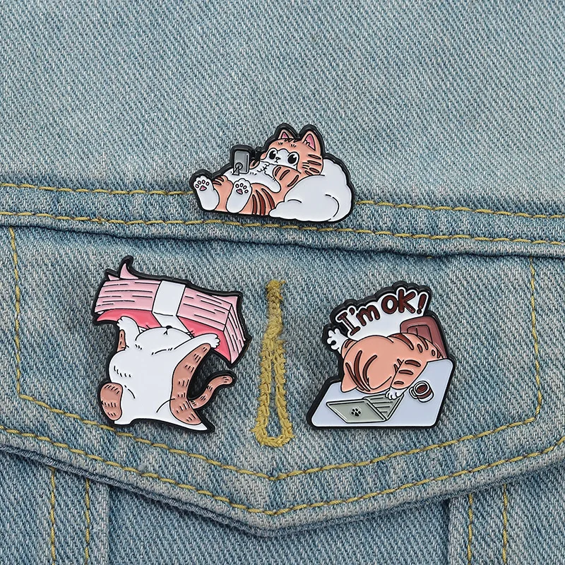 

Creative Cartoon Work Cat Orange Cat Enamel Pins Cute drama chasing kitten Animal Brooches Lapel Badges Gift for Kids & Friends