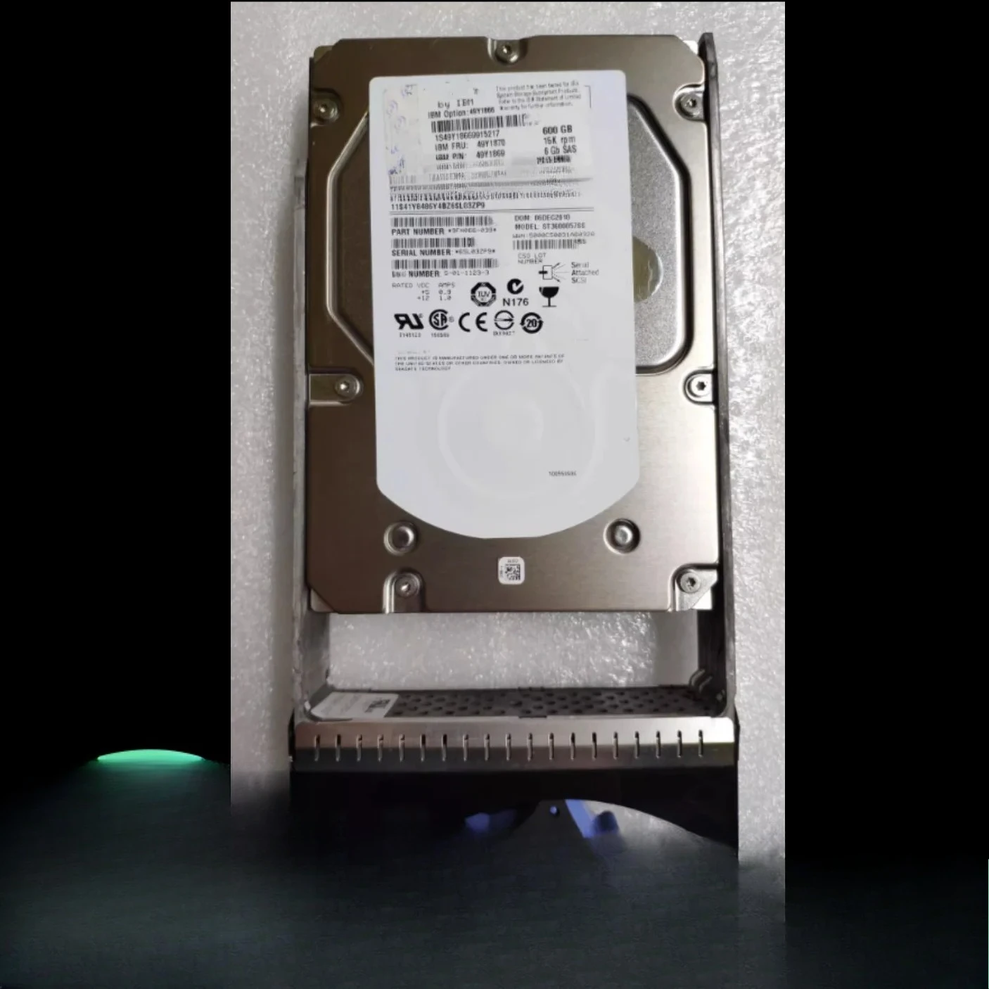 

49Y1870 49Y1866 49Y1869 600GB 15K 6GB LFF SAS 3.5 'hard drive with tray
