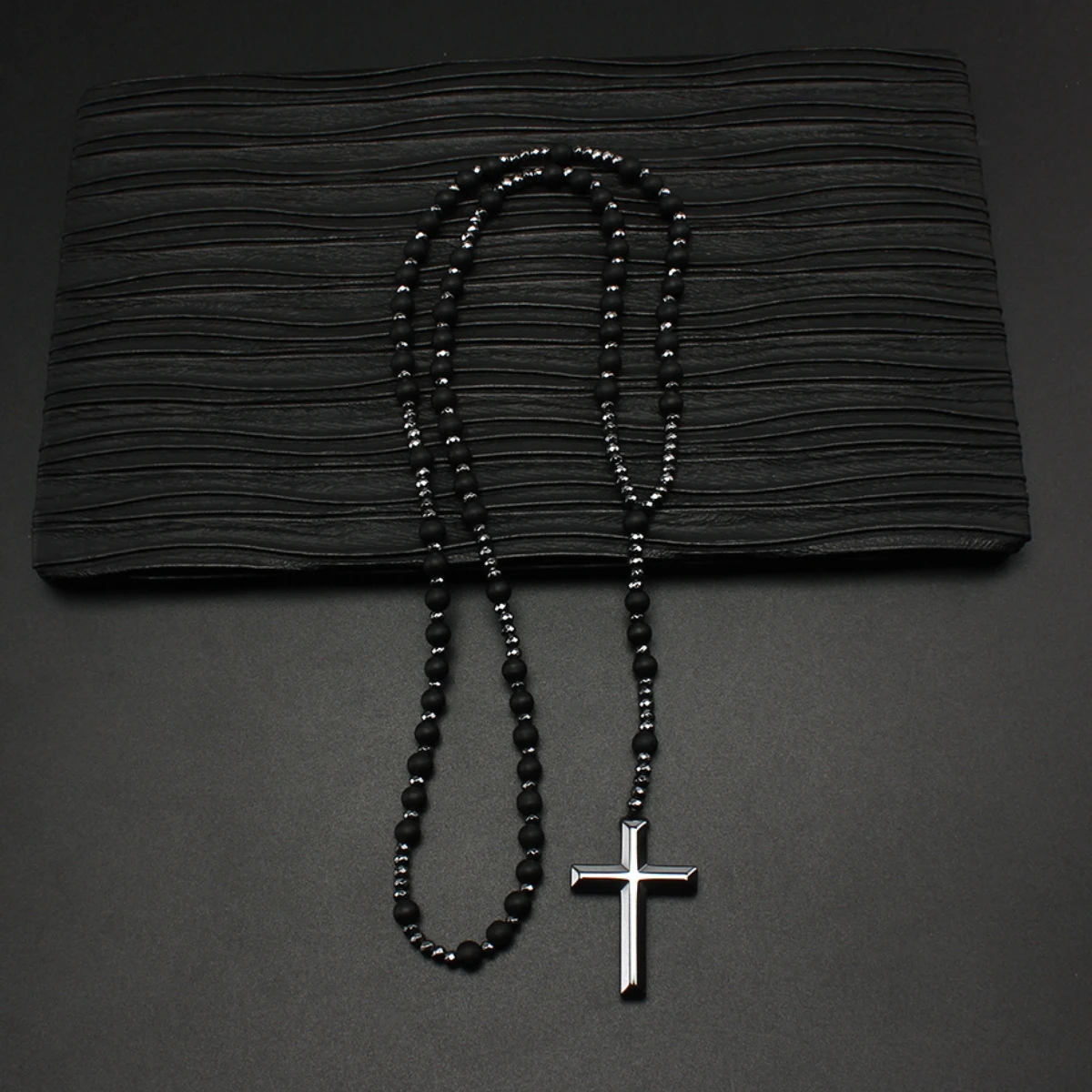 1. Men\'s Fashion Trend Personalized Beaded Cross Charm Necklace Daily Clothing Travel Accessories