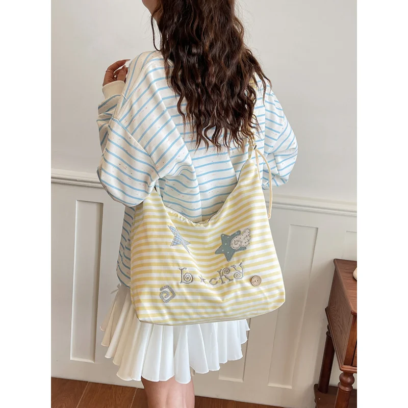 

Новая нейлоновая сумка-кроссбоди 2026 года с вышивкой в виде звезд, полосатая сумка через плечо, модная вместительная сумка-тоут для поездок на работу