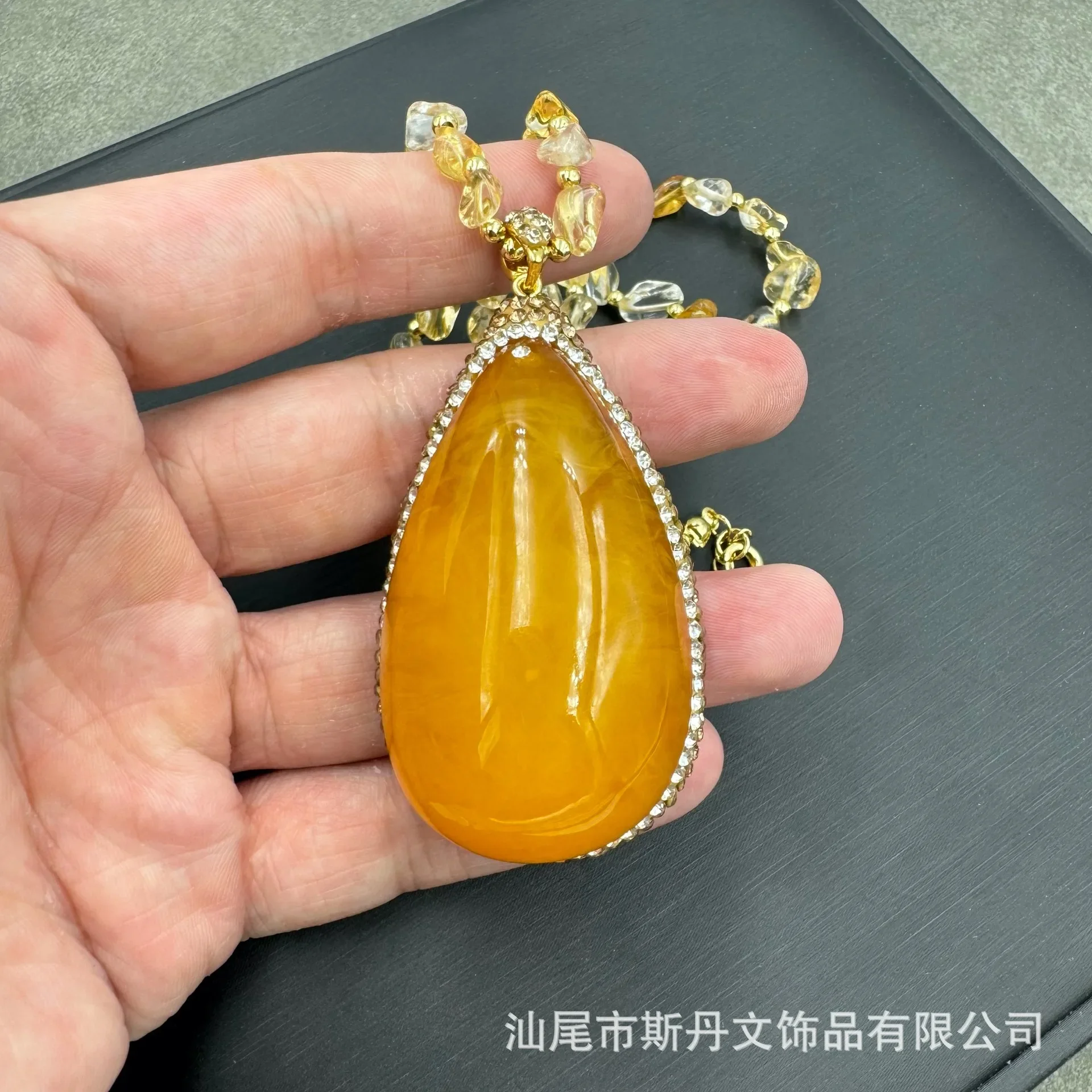 New second-generation beeswax natural citrine pendant, new Chinese niche personalized sweater chain jewelry manufacturer wholesa