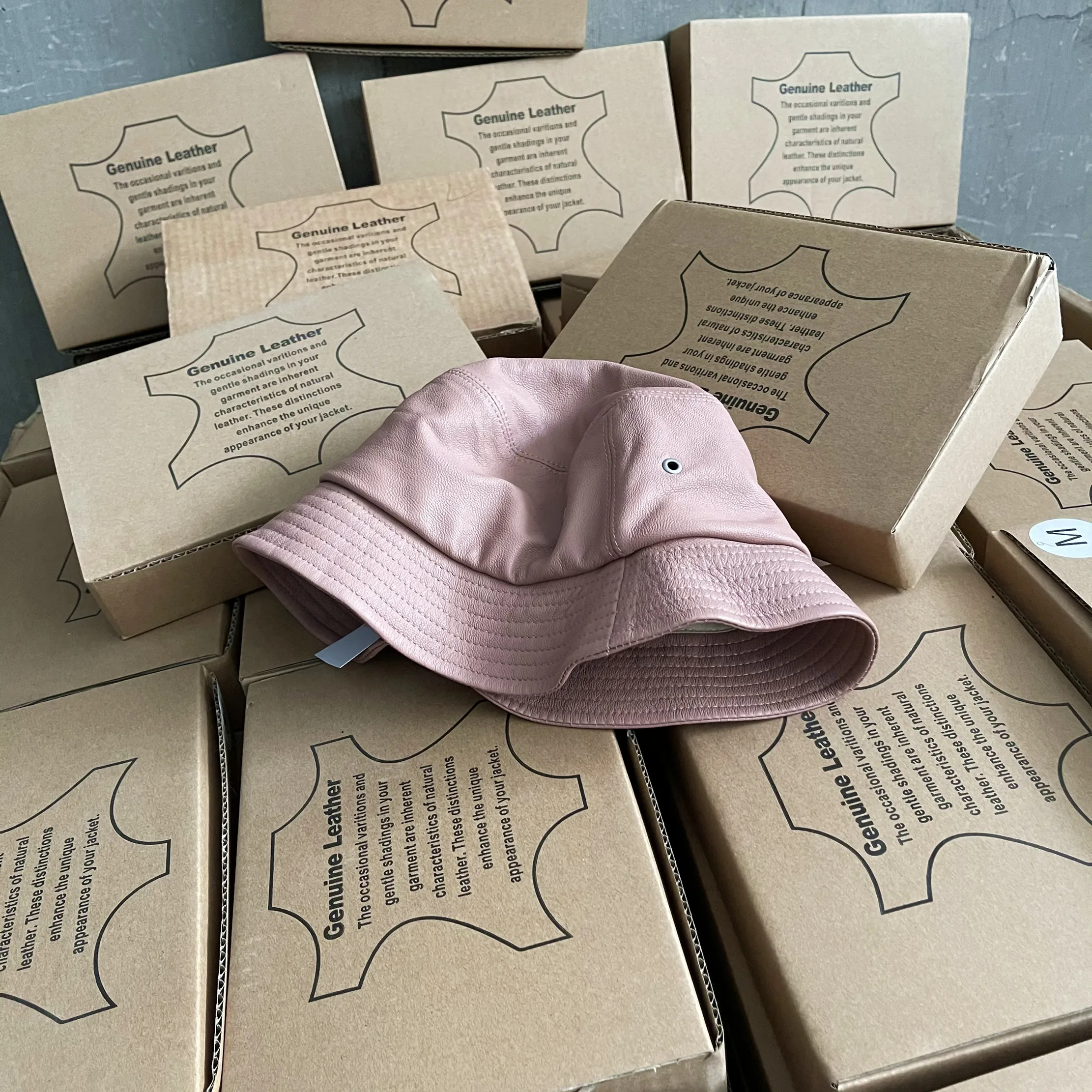  Top Layer Sheepskin Fishing Cap in Ash Pink for Men And Women Elegant Simple Style Four Season Universal Short Brim