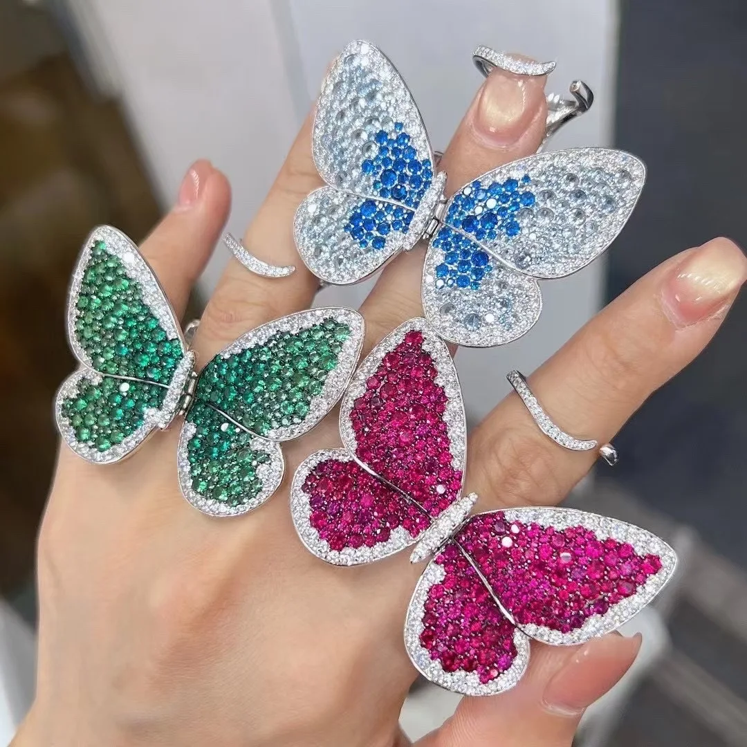 

Кольцо-бабочка из стерлингового серебра 925 пробы с фианитом и нежным и эксклюзивным дизайном для элегантной коктейльной вечеринки.