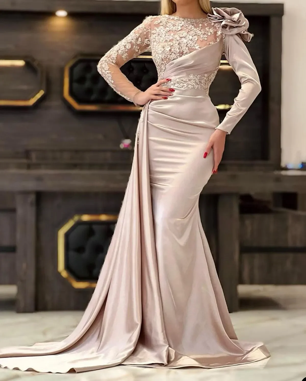 

Elegant Light Champagne O-Neck Evening Dresses Arabic Dubai Pleats Formal Crystal Beaded Mermaid Long Sleeves Porm Dresses