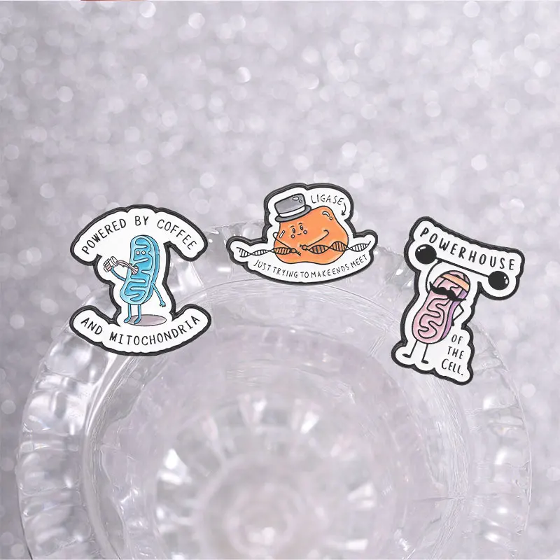 Lustiges Set mit Emaille-Ansteckern zum Thema Biologie und Chemie: Mitochondrien, chemische Moleküle, Dopamin – ein praktisches Accessoire und Geschenk für Schüler und Lehrer. – Detail 6