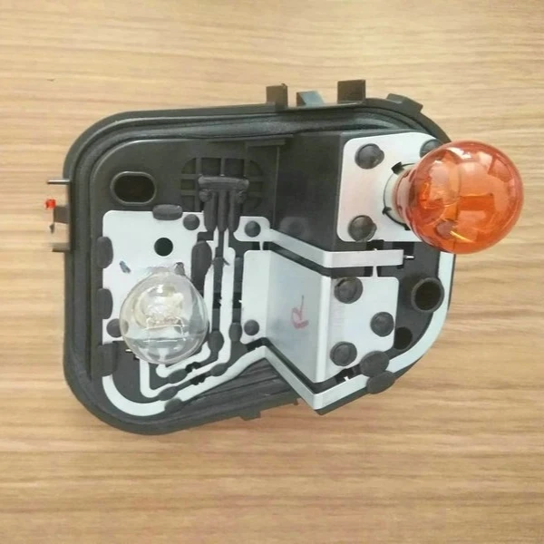 

Brand New Genuine Rear Tail Light Base Cover Plate with Light Bulb Left Right for Renault Fluence 2011 2012 2013