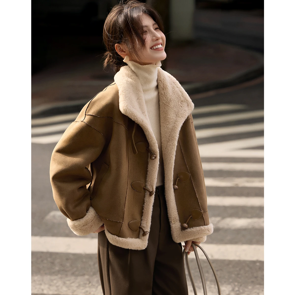 Vintage Faux Shearling Brown Coat For Women Fluffy Lapel Thickened Warm Unique Outerwear New Winter Trendy Office Commute Outfit
