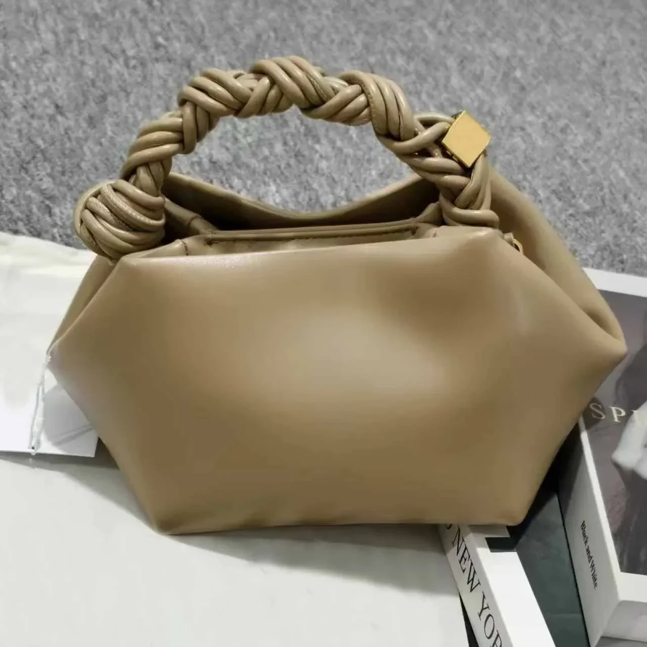 2026 Hot Paris Designer Moon Casual Crossbody Bag Hexagonal Woven Shoulder Handbag for Women with Premium Feel Ins New Trendy