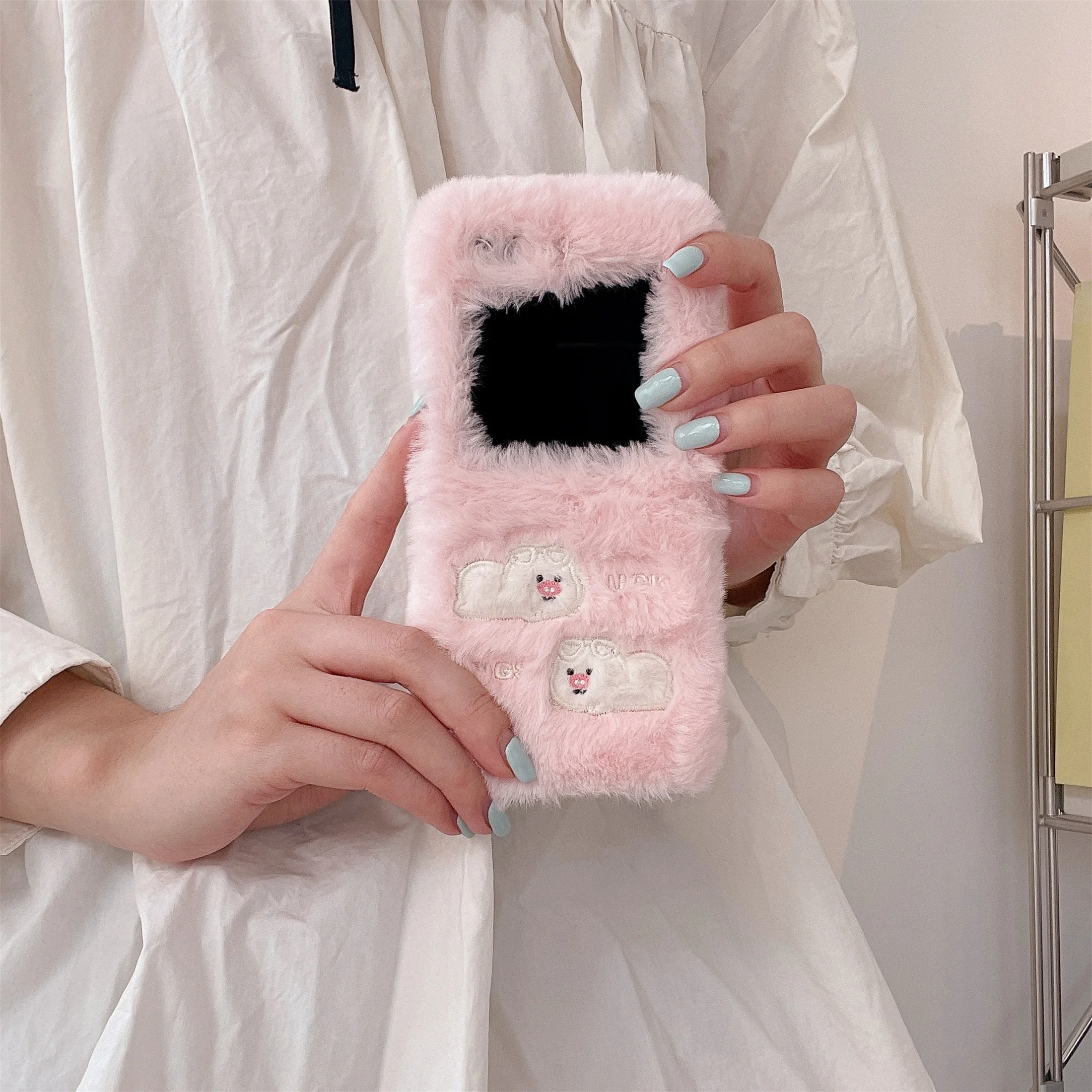 Cute Warm Plush Cartoon Pig Phone Case For Samsung Galaxy Z Flip 5 4 3 Flip5 Flip4 Flip3 zFlip5 zFlip4 Fluffy Furry Soft Cover