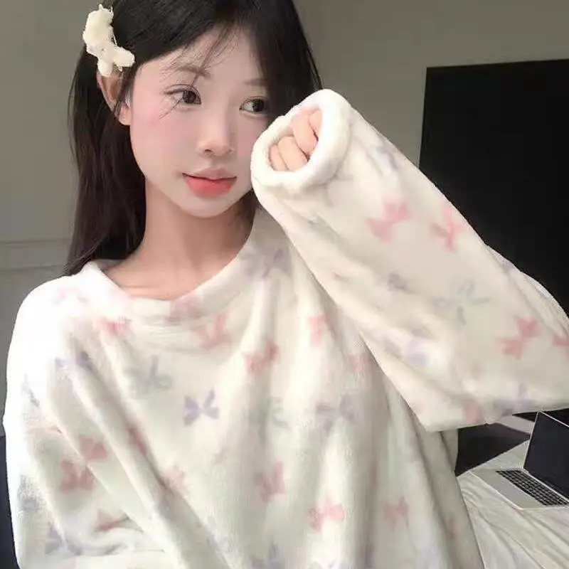 

Новая милая фланелевая одежда для сна, женская корейская версия, осенне-зимний комплект с круглым вырезом, высококачественный мягкий коралловый флис, домашний костюм, пижамный комплект