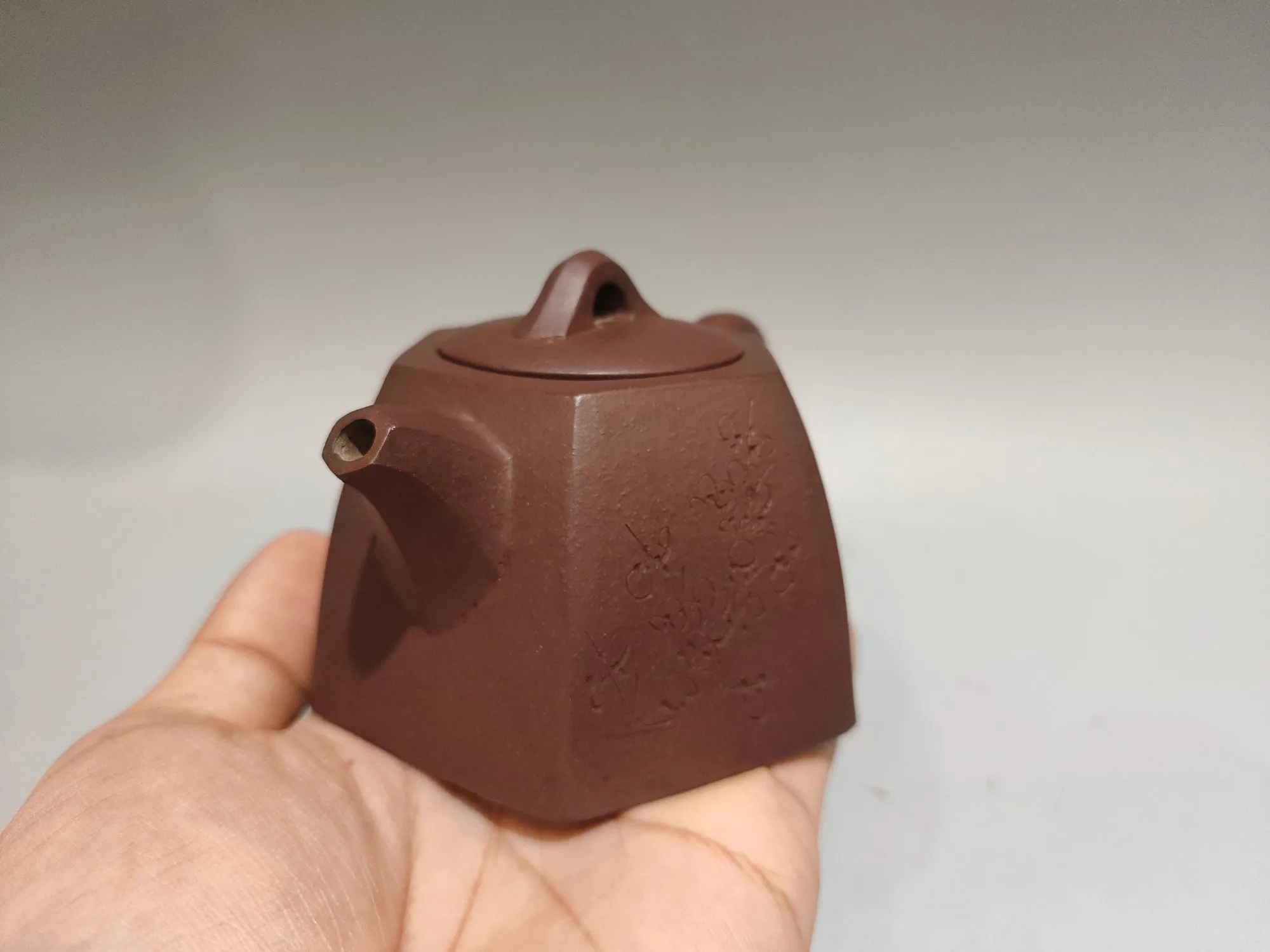 Purple Clay Pot Old Purple Mud Engraved hexagonal well railing pot Kettle Teapot Pot Tea Tasting Tea Ceremony