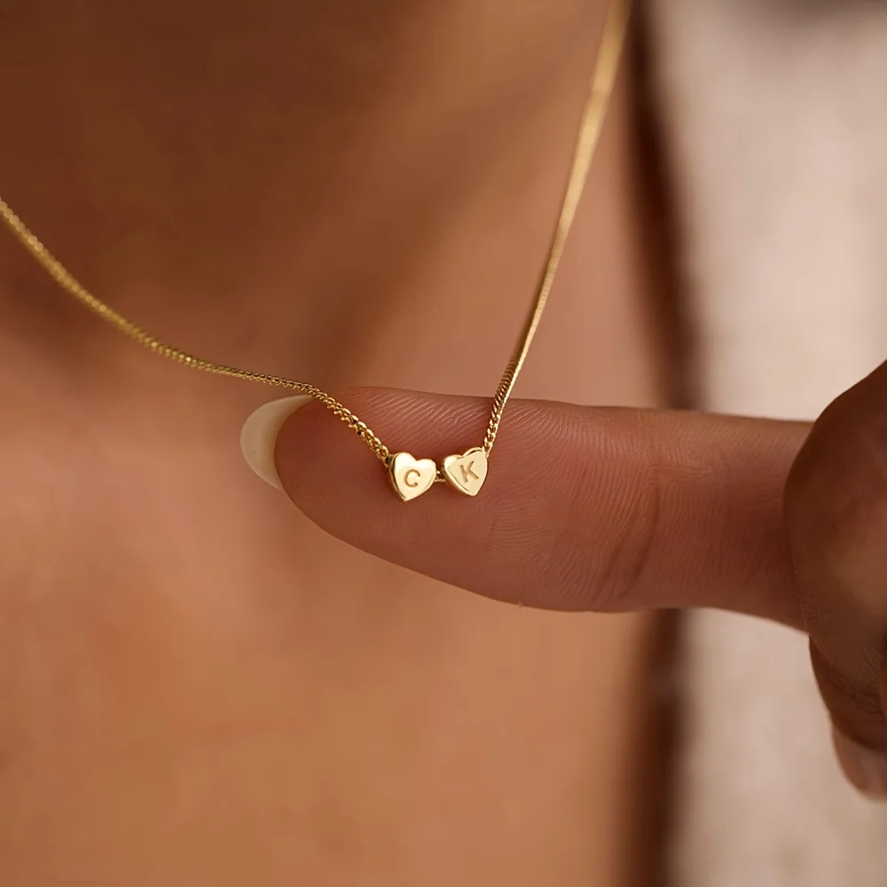 Collier personnalisé à double cœur avec initiales, collier personnalisé avec nom, pendentif romantique pour femmes, bijoux pour couple, cadeau de la Saint-Valentin