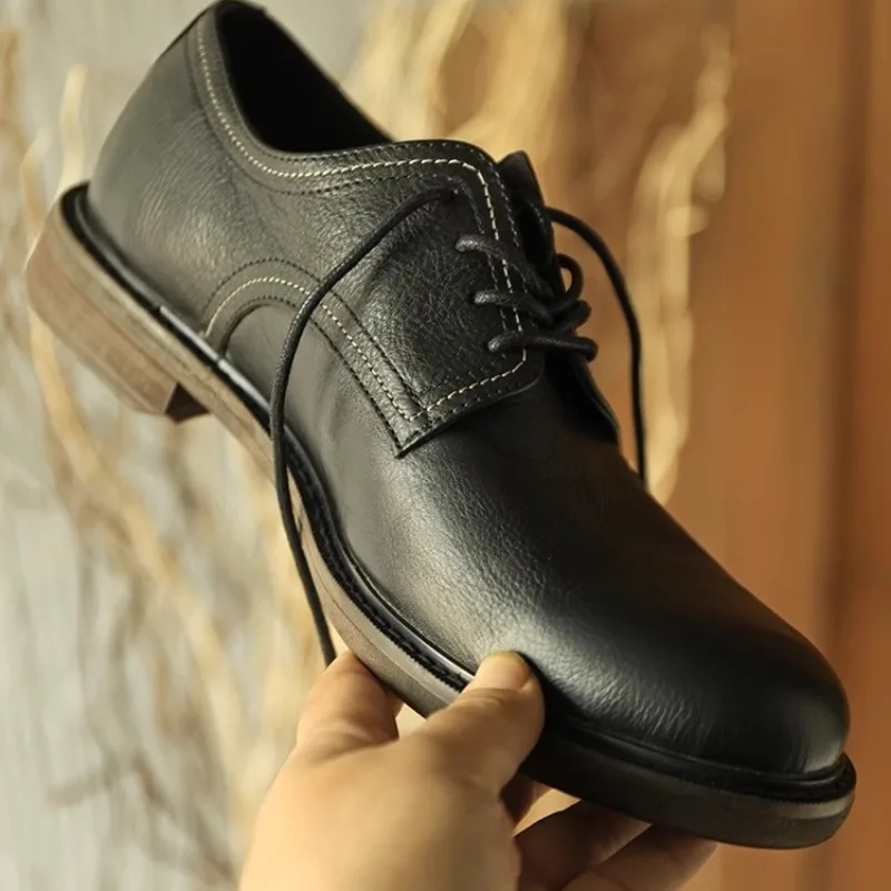 

Новая модная повседневная кожаная обувь, мужская дизайнерская обувь дерби из натуральной кожи, офисная уличная удобная дорожная обувь с круглым носком, мужская обувь