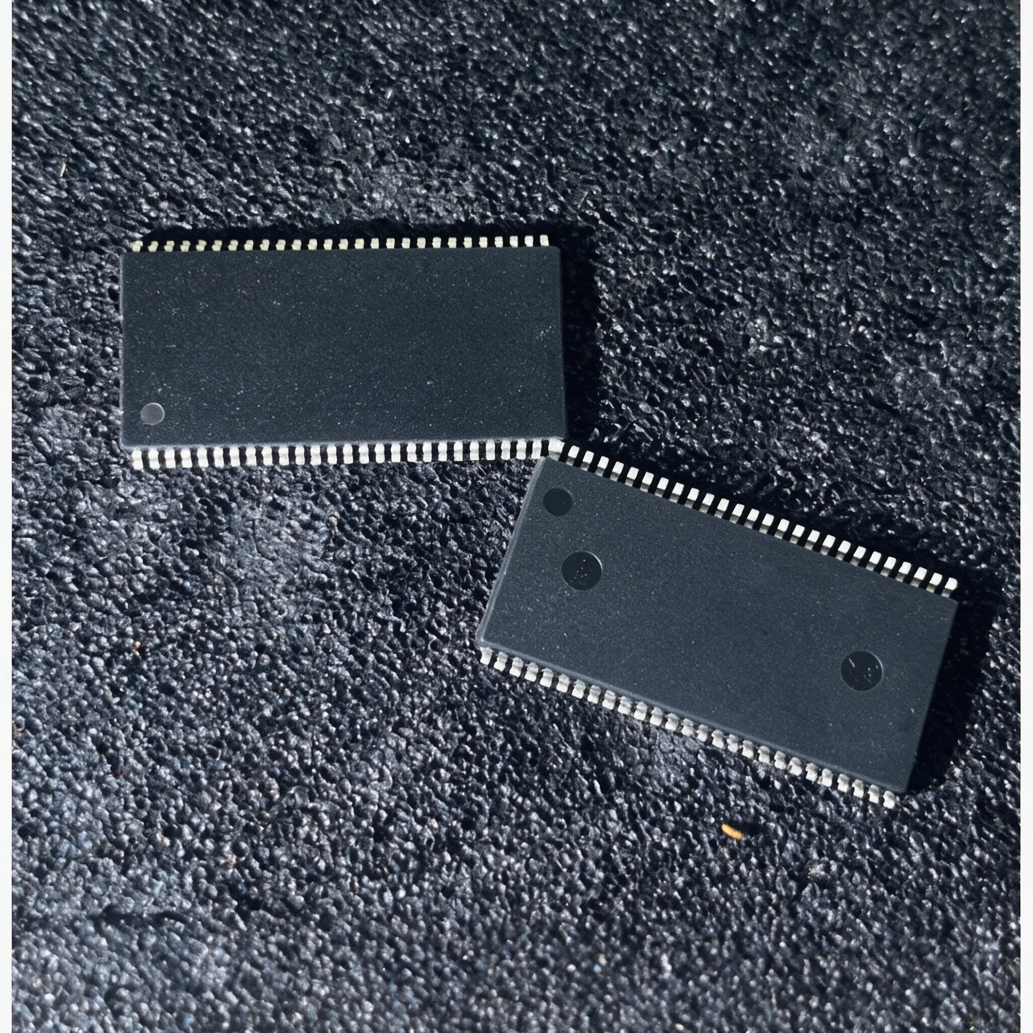 is42s16400-400j-7tli-400a-7tl-400f-6tl-tli-is42s16160c-7tli