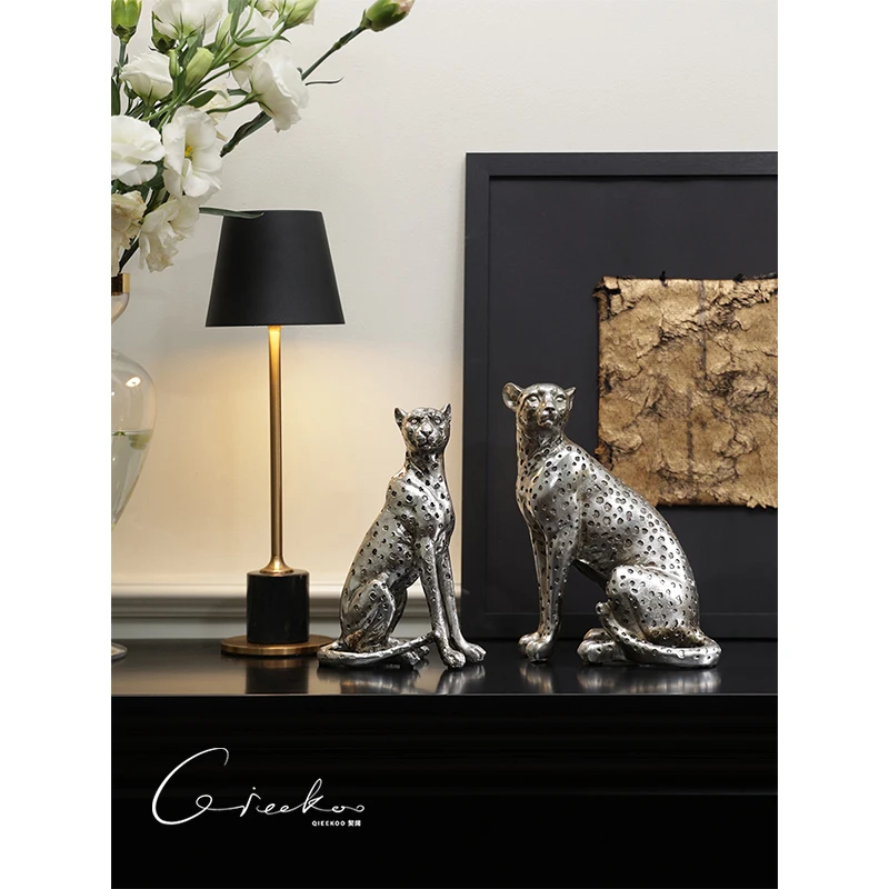 Home American Leopard Jubilee Series Silver-plated Cheetah Sculpture Table Decoration Ornament Living Room Art Installation