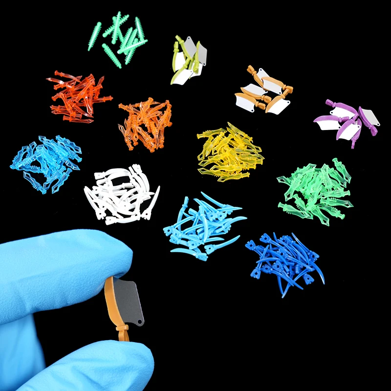 

1 коробка, стоматологические межзубные клинья, клин для зазора между зубами, секционная матрица, алмазные клинья, нож, стоматологический материал для восстановления зубов