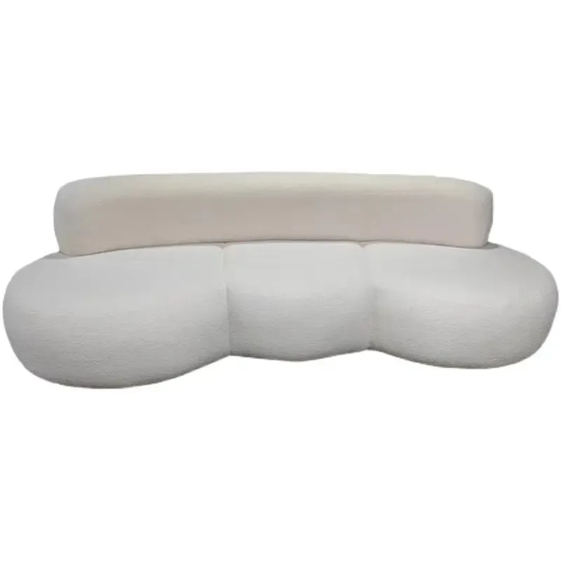 Einfaches modernes Sofa aus Lammwolle, geschwungenes Design, für Wohnzimmer, kleine Wohnung, cremefarbener Stil, kreativer Schönheitssalon