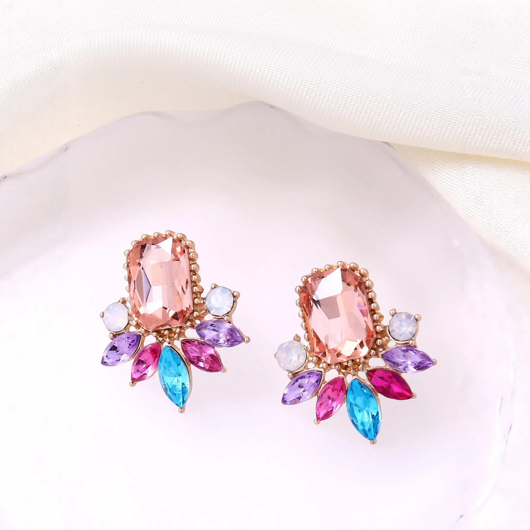 Source Rhinestone series stud earrings women's simple fashion alloy diamond-encrusted geometric earrings earrings