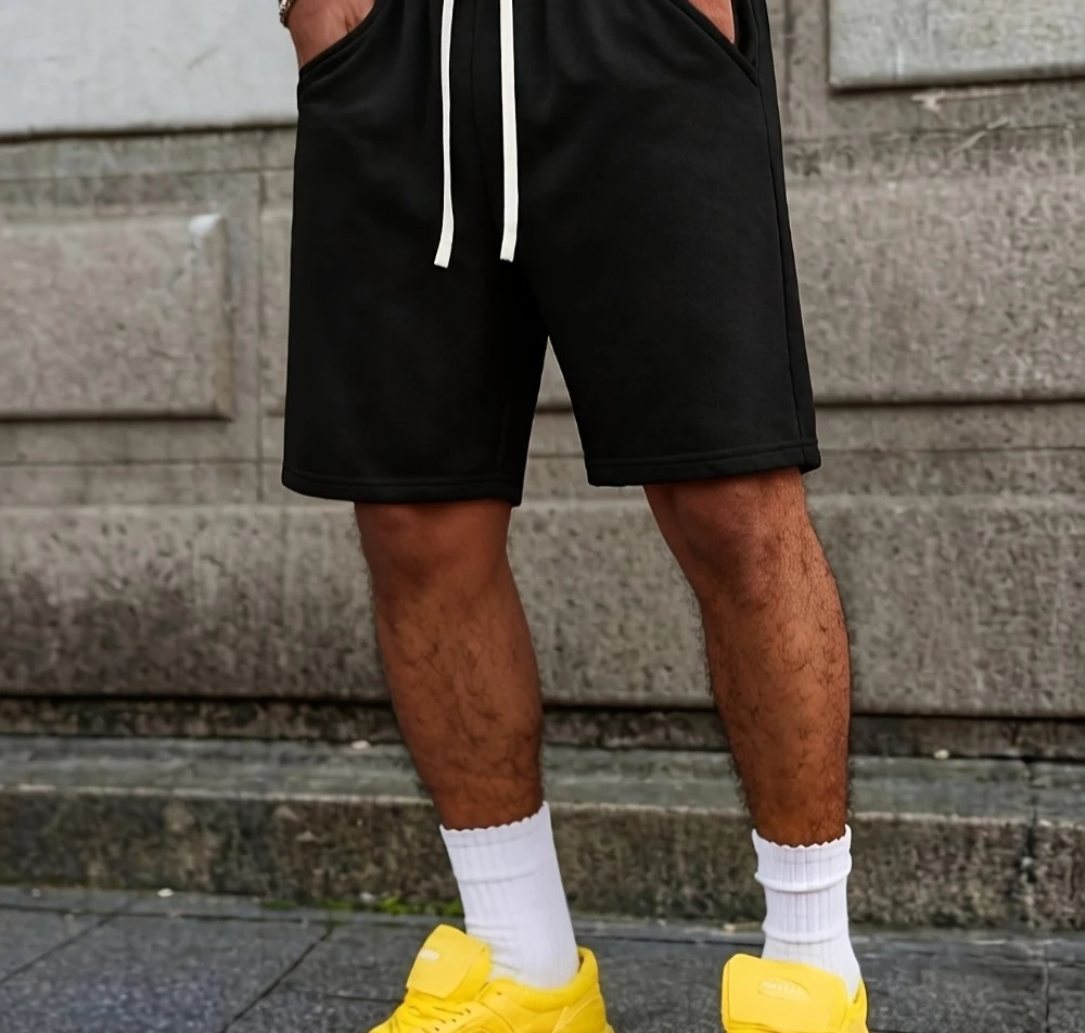 Shorts esportivos casuais masculinos, feitos de tecido macio com cintura elástica com cordão, calças casuais de verão elegantes e modernas.